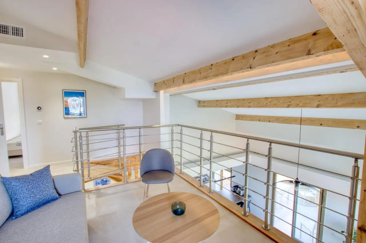Duplex Vieil Antibes 3 Chambres Parking Avec Vue Mer Wifi - Limestay