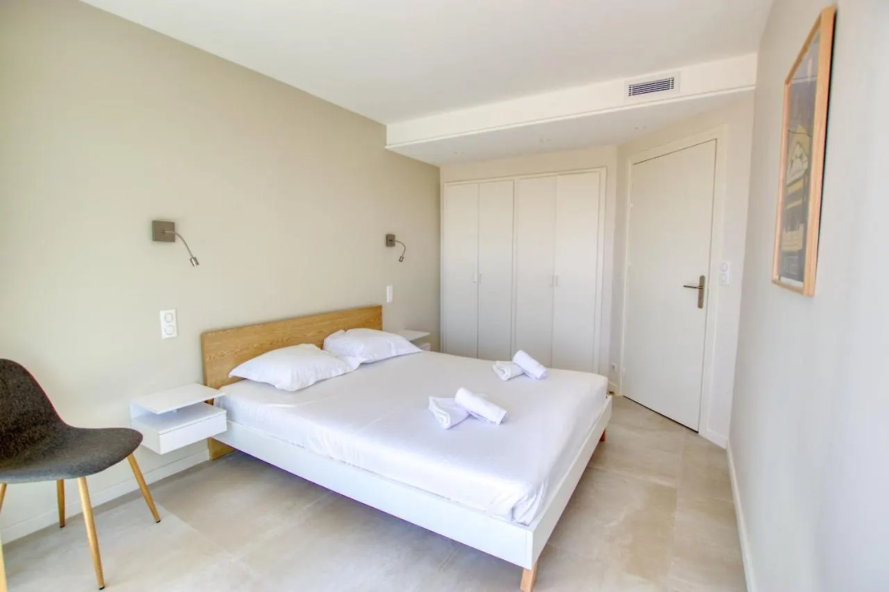 Duplex Vieil Antibes 3 Chambres Parking Avec Vue Mer Wifi - Limestay 0*,  France