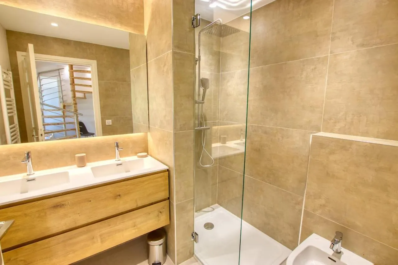 Duplex Vieil Antibes 3 Chambres Parking Avec Vue Mer Wifi - Limestay