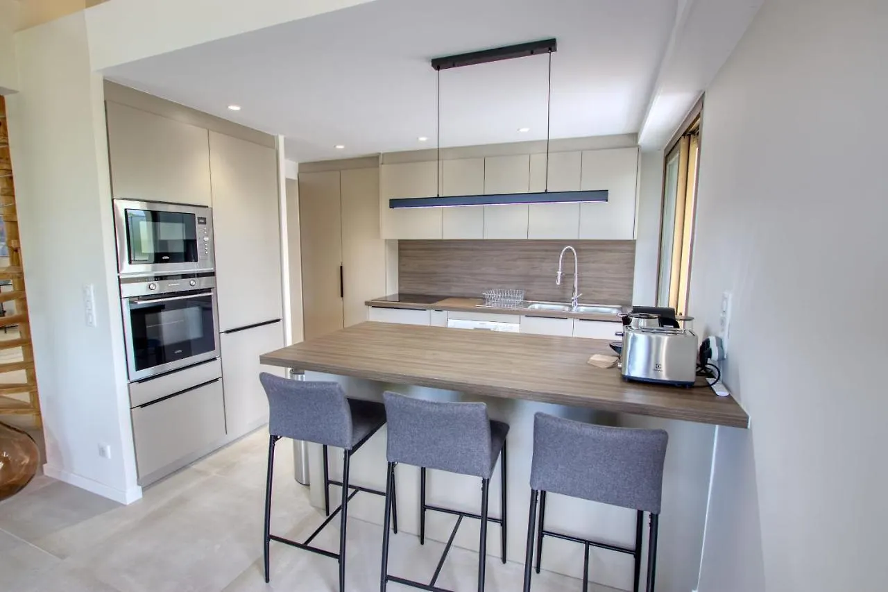 Duplex Vieil Antibes 3 Chambres Parking Avec Vue Mer Wifi - Limestay Apartment